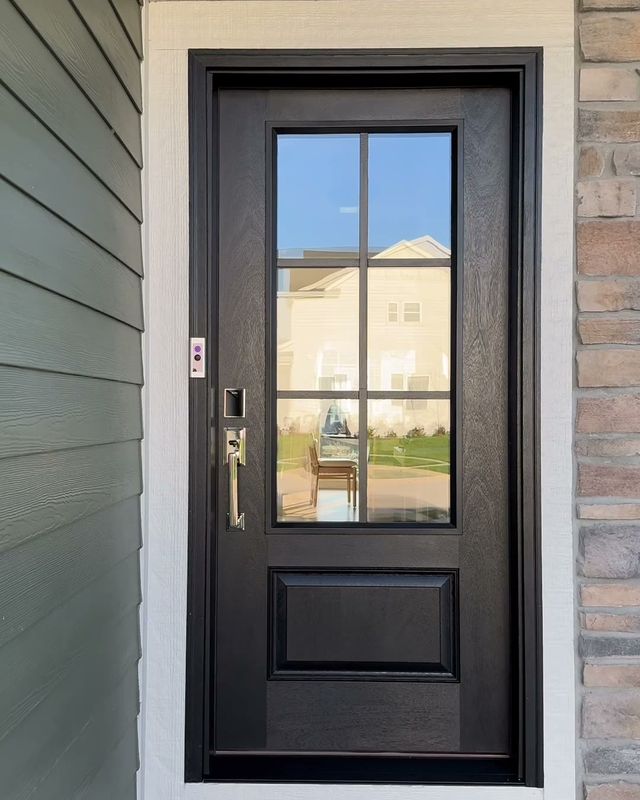 @bysophialee’s 6 Lite SDL Fiberglass in Tricorn Black at their home