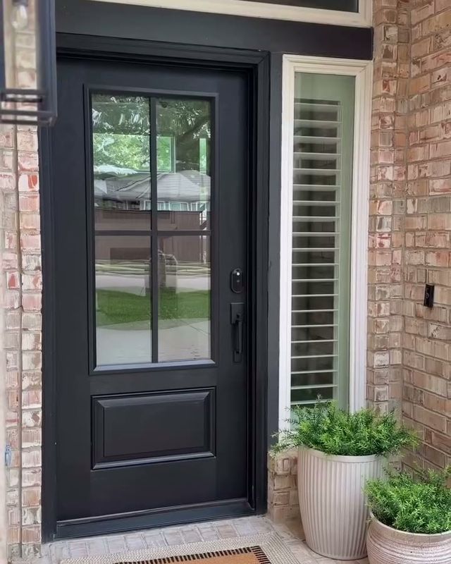 @linseywoods.home’s 4 Lite SDL Fiberglass in Tricorn Black at their home