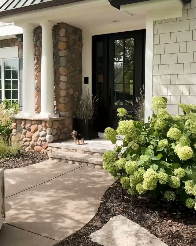 @making_highview_home’s 6 Lite SDL Fiberglass in Tricorn Black at their home