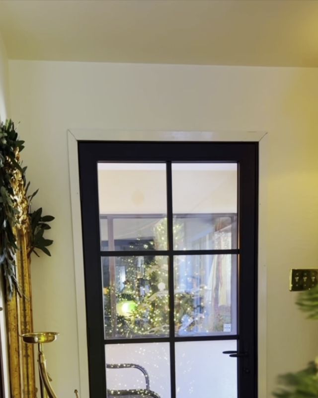 @nicholnaranjo’s 8 Lite Narrow Profile in Tricorn Black at their home